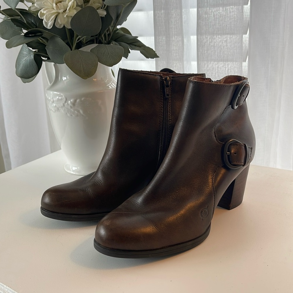 Born Brown Boots. Size 8M
